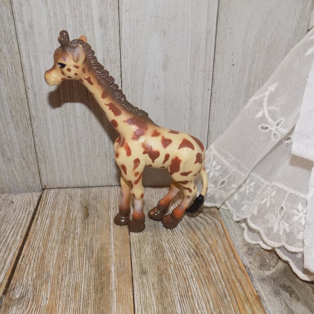 GIRAFFEE PLASTIC TOY PLAYSET TOY , Safari Toy, Cake Topper *